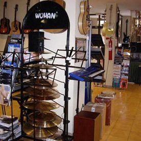 Musical Sancho platillos de batería en la tienda musical