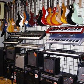 Musical Sancho guitarras y amplificadores dentro de la tienda musical